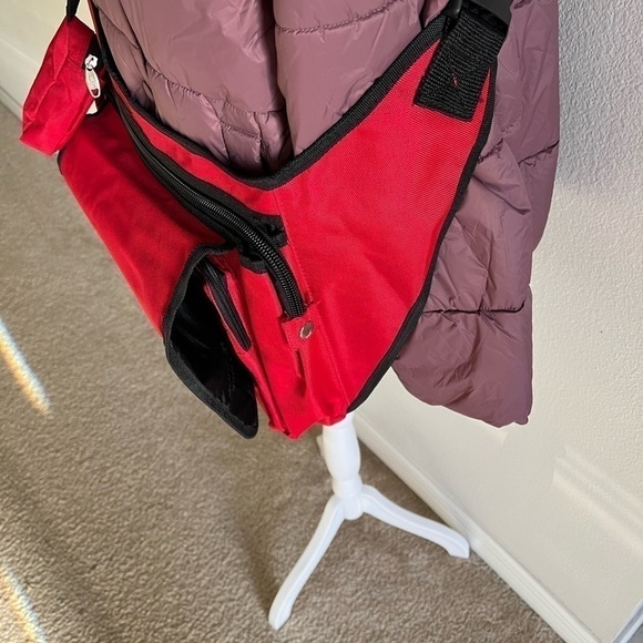 AMERICAN UNI: NEW Red Messenger Bag With Compartments and Key Ring purse. Size M - Picture 8 of 13